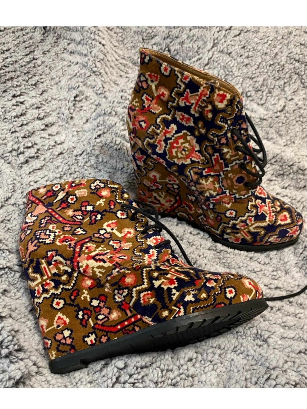 Velvety soft tapestry Wedge Booties